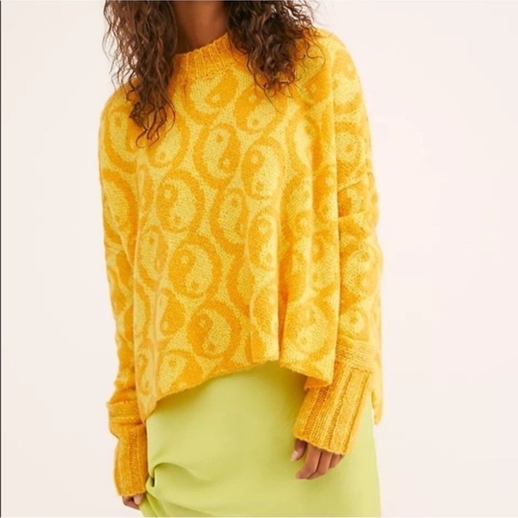 Free People EUC Yin Yang oversized sweater - Picture 3 of 3